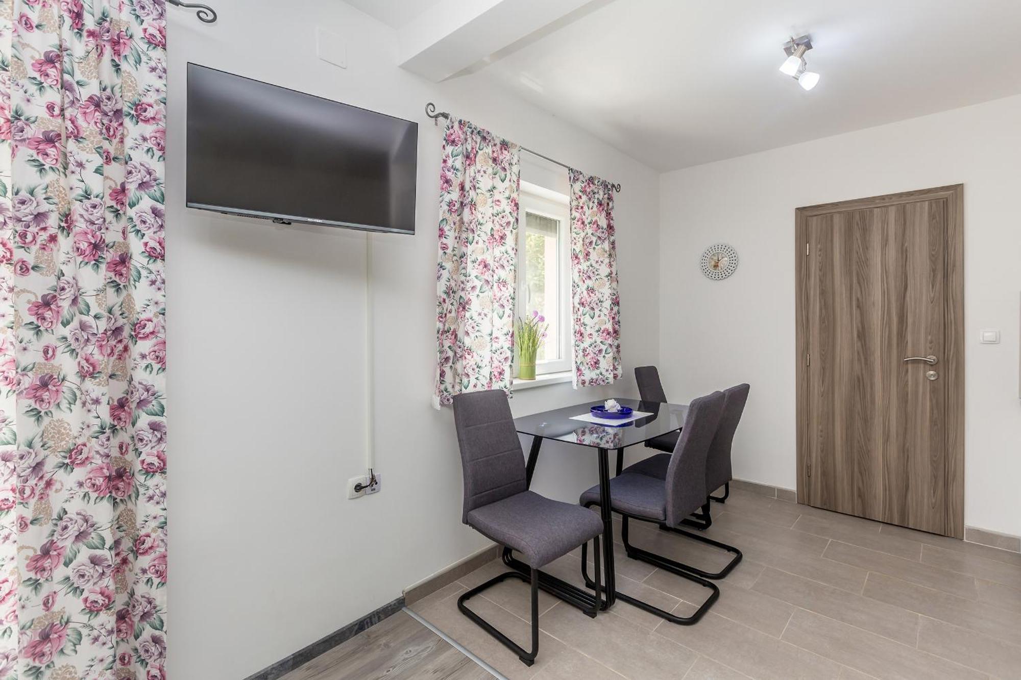 Apartmani Tena Njivice Exteriér fotografie