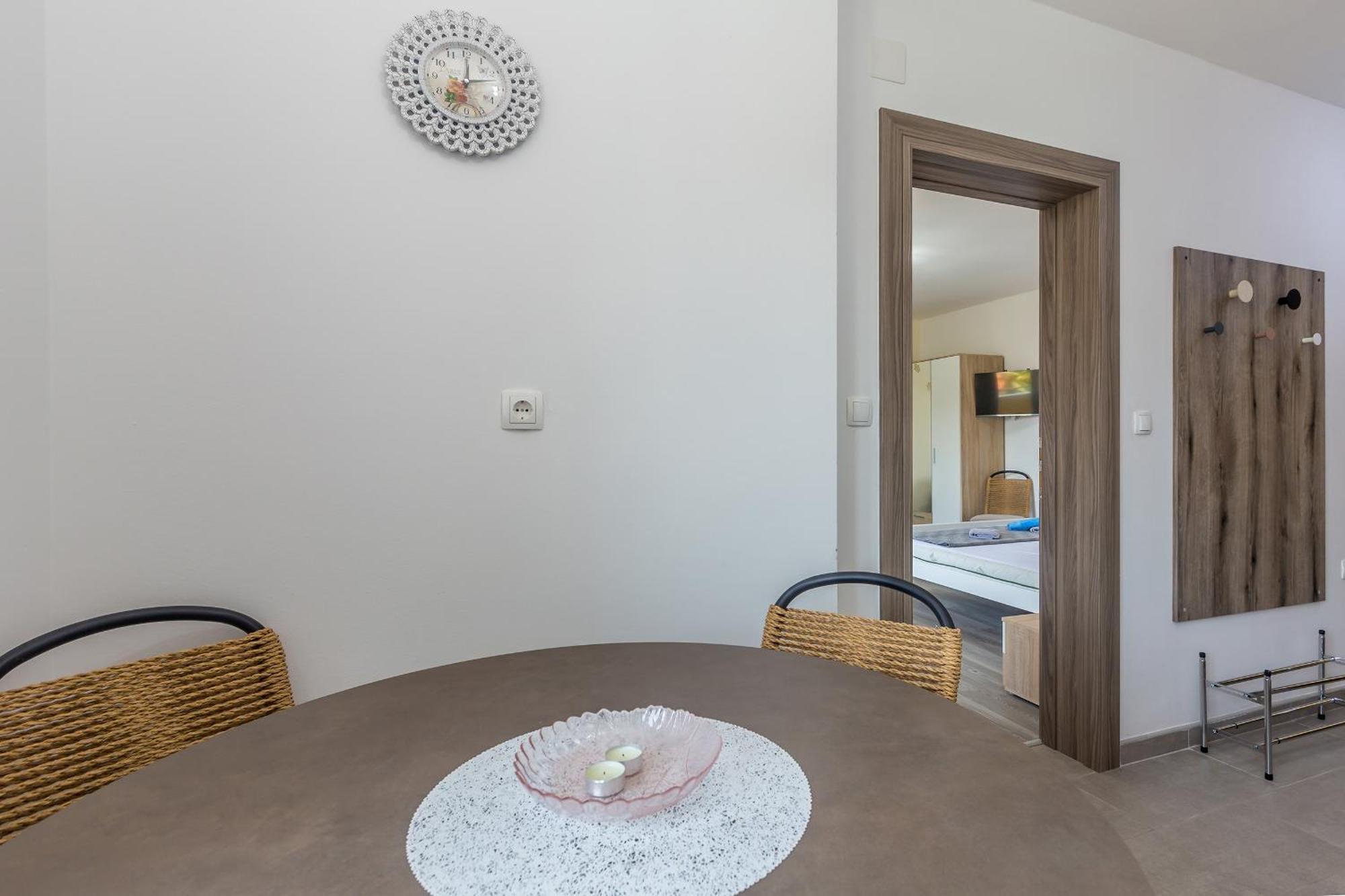 Apartmani Tena Njivice Exteriér fotografie